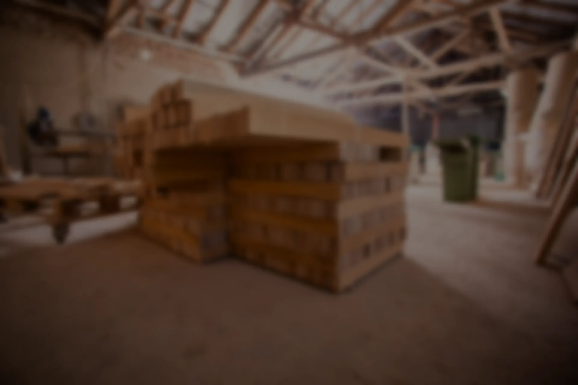 Bloques de madera en una bodega